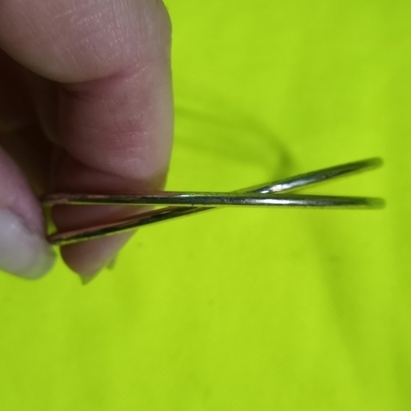 Goldtone wire crossed Cuff bracelet shows some wear - Picture 4 of 6